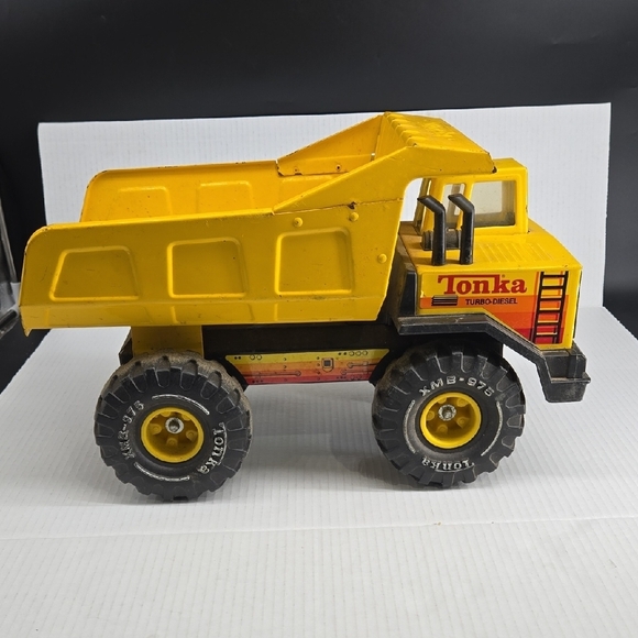 Tonka Classic Metal Turbo Diesel Yellow Dump Truck - Picture 8 of 16